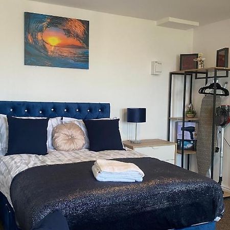 Bv Cosy Studio Eleven At Deighton Huddersfield Apartment ภายนอก รูปภาพ
