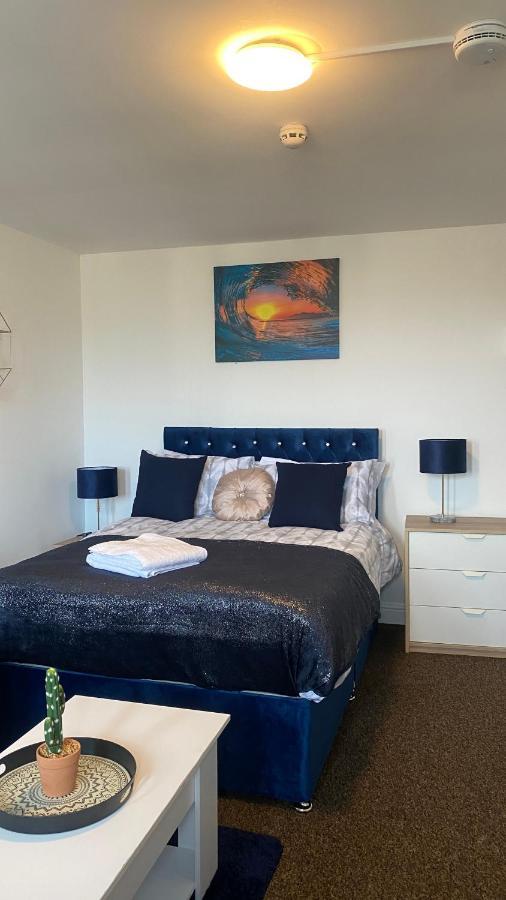 Bv Cosy Studio Eleven At Deighton Huddersfield Apartment ภายนอก รูปภาพ