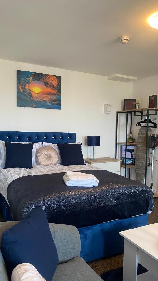 Bv Cosy Studio Eleven At Deighton Huddersfield Apartment ภายนอก รูปภาพ