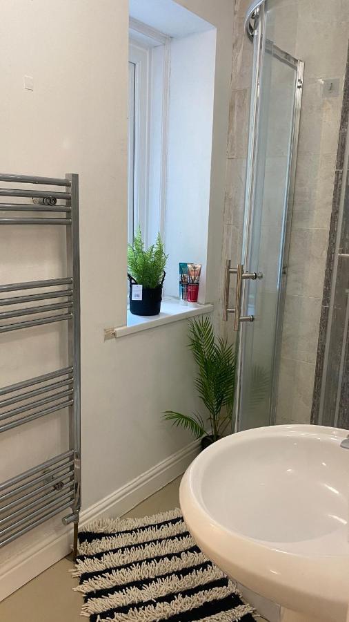 Bv Cosy Studio Eleven At Deighton Huddersfield Apartment ภายนอก รูปภาพ